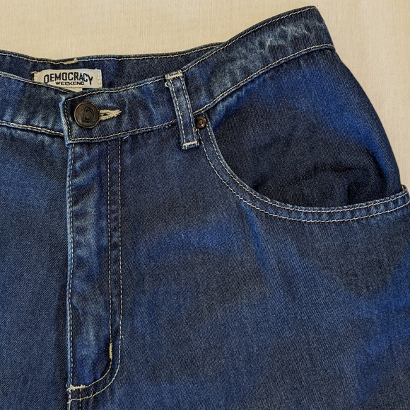 Democracy Weekend 100% lyocell denim cropped pants with red embroidery, size 6 - Picture 7 of 13